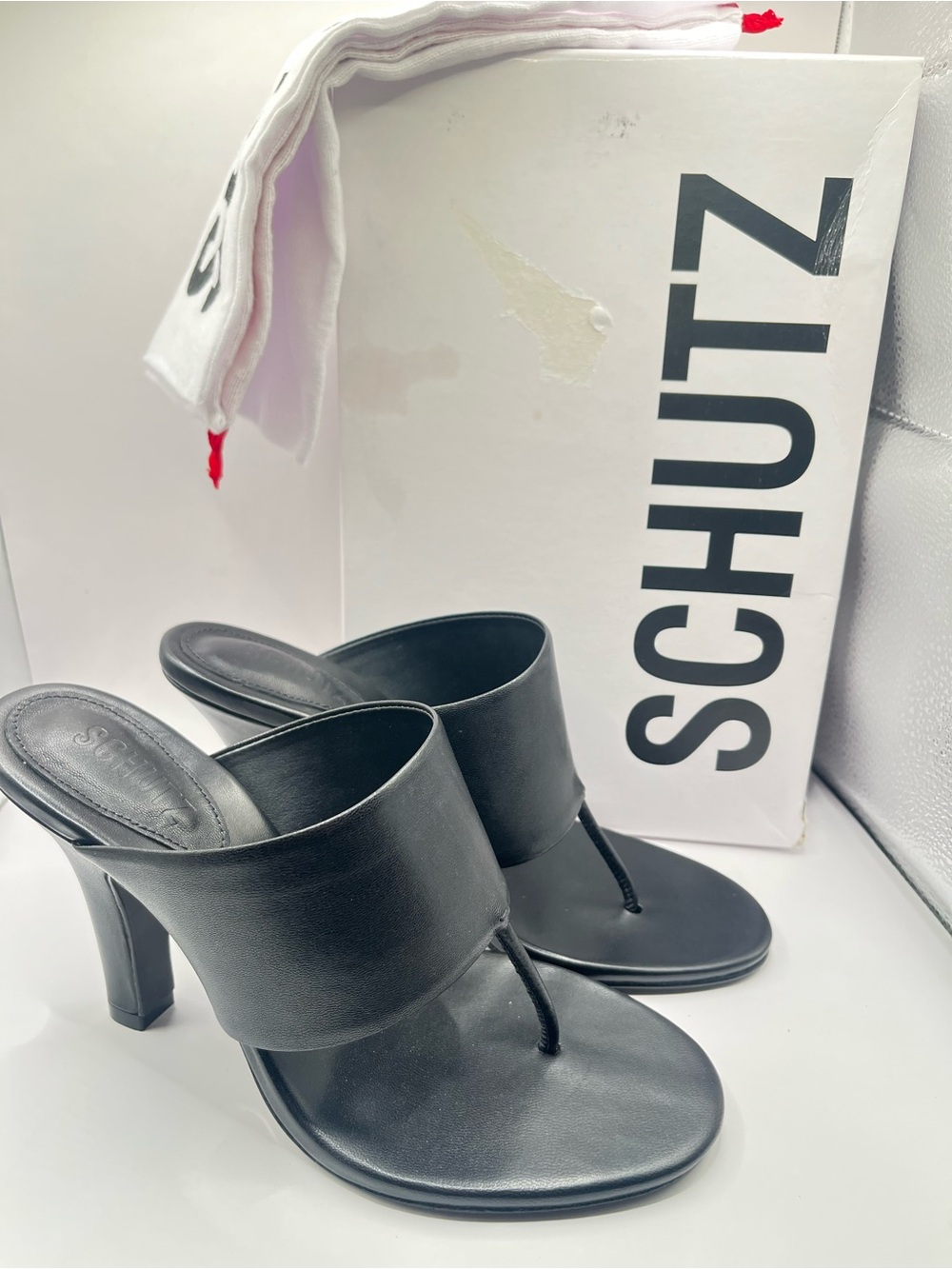 Schutz Martha New Women's 8.5 Black Leather High-Heel Thong Sandals